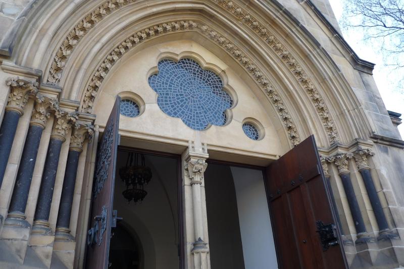 Kirchen stehen ein für Menschenfreundlichkeit und Solidarität - Lippische Kirchen - hier die Christuskirche in Detmold - stehen für Menschenfreundlichkeit.